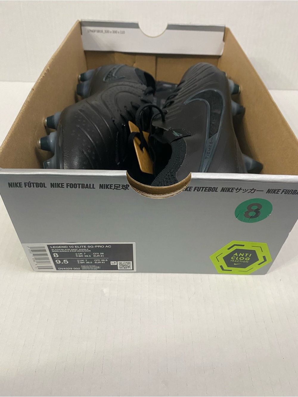 Nike Menās Black Soccer Cleats with Subtle Teal Accents. Elite model sz 8